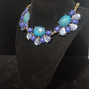 Elegant Blue and Gold Statement Necklace